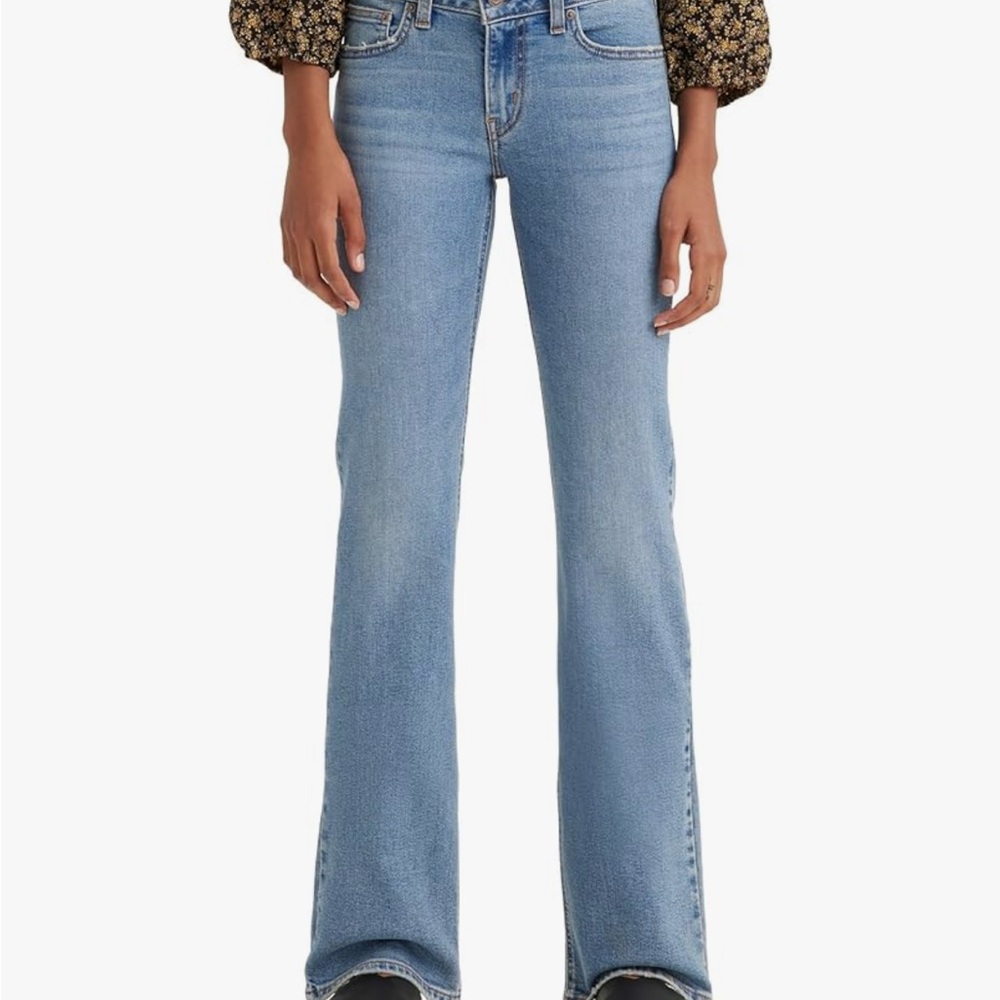 Women’s Levi low rise bootcut jeans